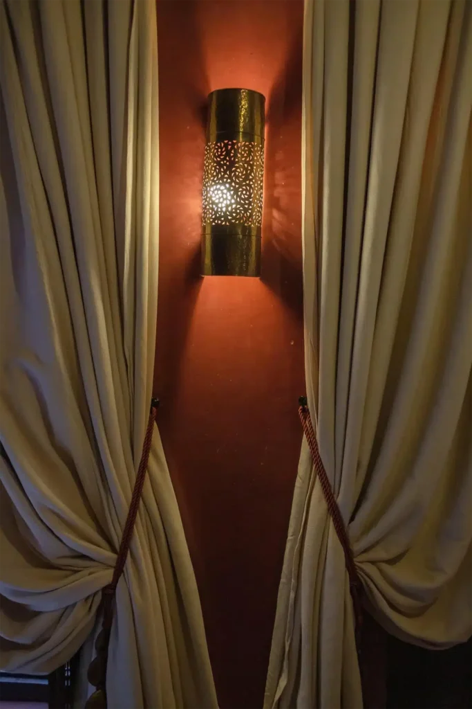 Notre Riad à Marrakech à deux pas de la médina vous accueille en toute intimité pour vivre une expérience privilégiée au coeur de la ville rouge